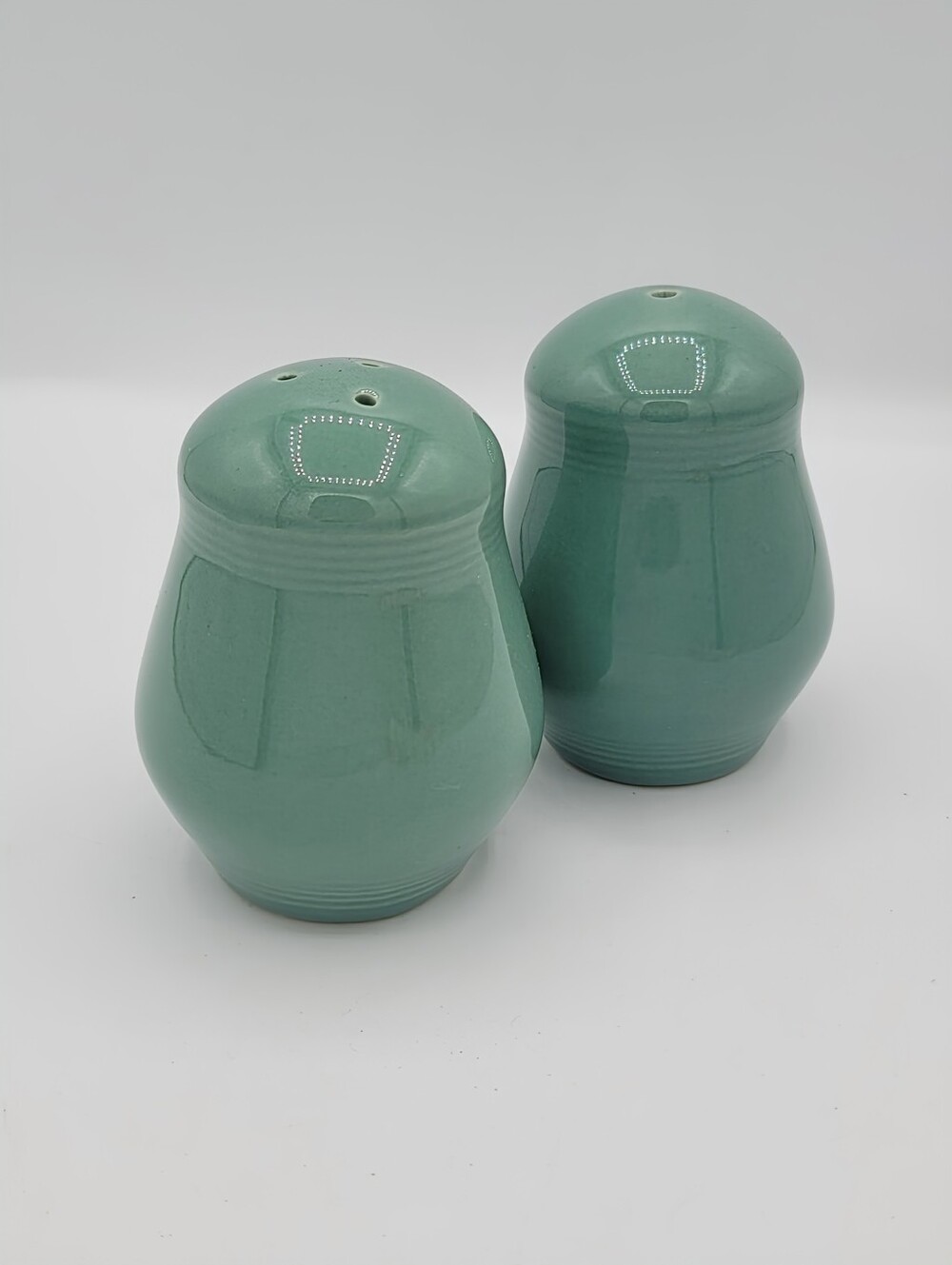 Seafoam Green Salt Pepper Shakers MCM Style Ceramic Retro Kitchen 3.5" Unmarked